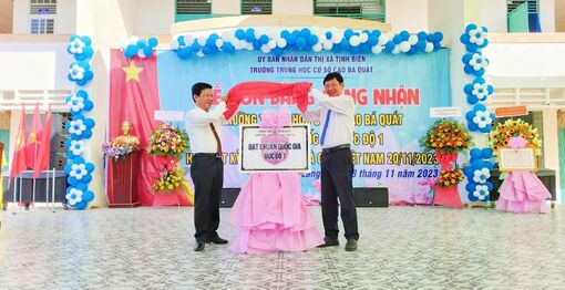 Trường THCS Cao Bá Quát đạt chuẩn quốc gia mức độ I
