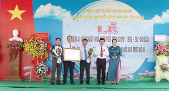 Trường THPT Nguyễn Văn Thoại đón Bằng công nhận đạt chuẩn Quốc gia mức độ 2