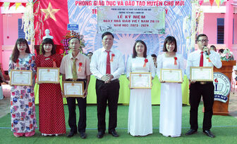 Trường Tiểu học “A” Nhơn Mỹ tổ chức Lễ kỷ niệm Ngày Nhà giáo Việt Nam