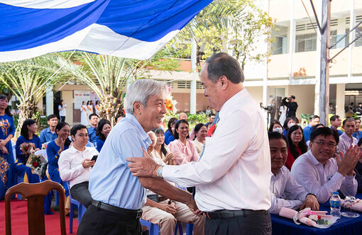 Trường THPT chuyên Thoại Ngọc Hầu  Họp mặt kỷ niệm 41 năm Ngày Nhà giáo Việt Nam (20/11/1982- 20/11/2023)