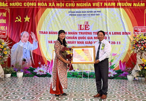 Trường Tiểu học “A” Long Bình đón Bằng công nhận trường đạt chuẩn quốc gia