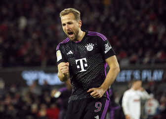 Harry Kane xô đổ 2 kỷ lục, Bayern Munich lên đỉnh bảng