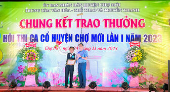 Thí sinh Nguyễn Thành Phúc đoạt giải nhất Hội thi ca cổ huyện Chợ Mới lần thứ I/2023