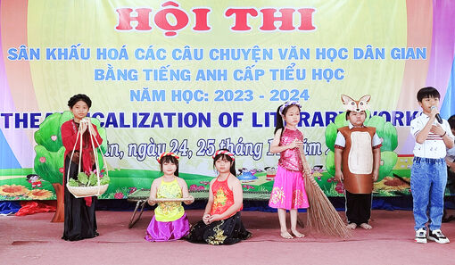 Học sinh huyện Phú Tân trổ tài tiếng Anh qua các câu chuyện văn học dân gian