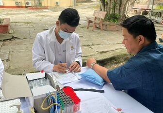 Gần 300 đoàn viên, người lao động huyện Thoại Sơn được xét nghiệm miễn phí, để tầm soát bệnh