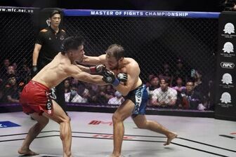 Phạm Văn Nam tung đòn siết cổ hạ gục nhà vô địch người Nga tại 'Master Of Fights Championship'