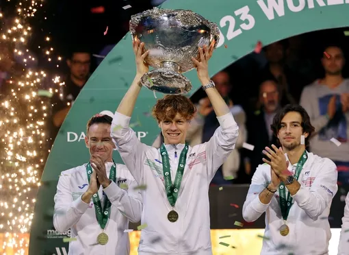 Jannik Sinner đưa tuyển Ý vô địch Davis Cup sau gần 50 năm