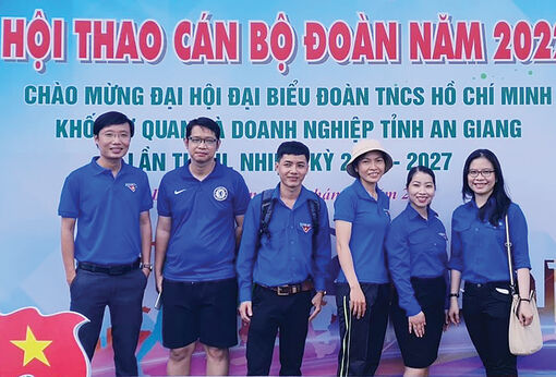 Những thanh niên đạt giải thưởng Lương Định Của