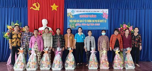 Phụ nữ Vĩnh Phú thi đua học tập Bác