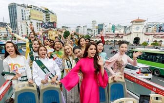 Trương Ngọc Ánh cùng dàn thí sinh Hoa hậu Trái đất 2023 khoe sắc với áo dài