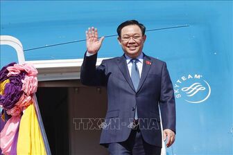 Chủ tịch Quốc hội Vương Đình Huệ đến Bangkok, bắt đầu thăm chính thức Thái Lan