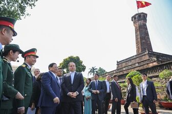Thủ tướng Phạm Minh Chính và Thủ tướng Belarus tham quan Cột Cờ Hà Nội, thưởng thức cà phê Việt Nam