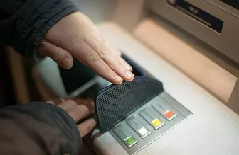 Cách nhận biết các nguy cơ mất an toàn của thẻ ngân hàng trên máy ATM