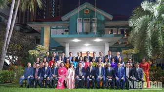 Chủ tịch Quốc hội gặp gỡ cán bộ, nhân viên Đại sứ quán Việt Nam tại Thái Lan