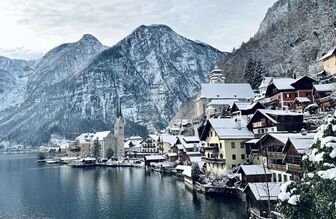 Ngôi làng đẹp bậc nhất nước Áo phủ tuyết trắng ngày Đông