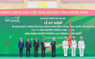Đại học Quốc gia Hà Nội đón nhận Huân chương Lao động hạng Nhất