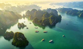 Vịnh Hạ Long lọt top '10 kỳ quan thiên nhiên hút khách nhất thế giới'