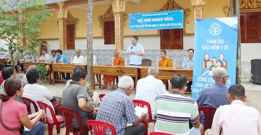 An Giang đưa thẻ bảo hiểm y tế, sổ bảo hiểm xã hội đến người dân