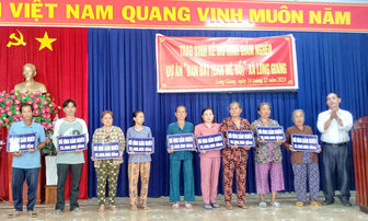 225 triệu đồng hỗ trợ hộ nghèo xã Long Giang đan đát