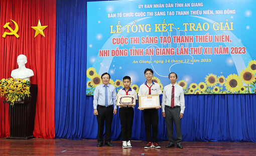 Trao giải thưởng Cuộc thi sáng tạo thanh, thiếu niên nhi đồng An Giang lần thứ XII