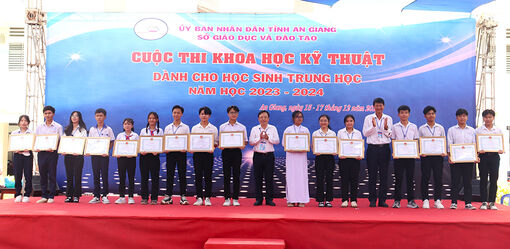 Trao 106 giải thưởng Cuộc thi Khoa học kỹ thuật dành cho học sinh trung học