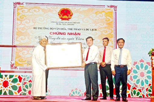 “Nghi lễ Vòng đời của người Chăm Islam huyện An Phú” được ghi nhận vào Danh mục di sản văn hóa phi vật thể quốc gia