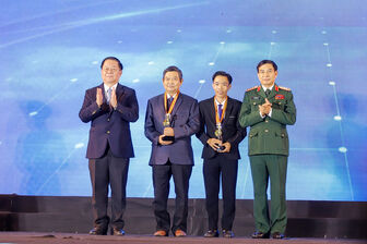 Tác giả Cao Minh Dẹt đoạt giải nhất Cuộc thi ảnh “Tổ quốc bên bờ sóng”