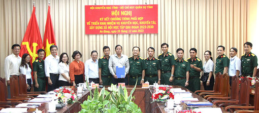 An Giang: Hội Khuyến học tỉnh và Bộ Chỉ huy Quân sự tỉnh ký kết phối hợp về công tác khuyến học- khuyến tài