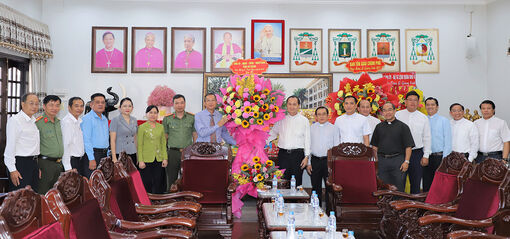 Thường trực Tỉnh ủy An Giang thăm, chúc mừng Giáng sinh