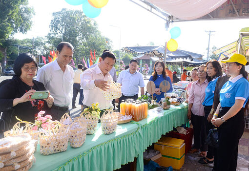 Tổng kết "Chương trình 100 chuyến hàng Việt về nông thôn” năm 2023