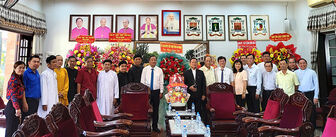 Lãnh đạo các địa phương ở An Giang thăm, chúc mừng Giáng sinh 2023
