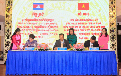 Tòa án 3 tỉnh An Giang, Takeo và Kandal trao đổi kinh nghiệm xét xử