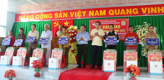 Bàn giao 50 căn nhà Đại đoàn kết cho hộ nghèo huyện Châu Thành
