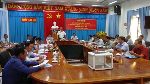 Lấy phiếu tín nhiệm Bí thư và các Phó Bí thư Huyện ủy Tri Tôn