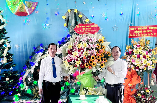 Phó Chủ tịch UBND tỉnh An Giang Lê Văn Phước thăm, chúc mừng Giáng sinh năm 2023