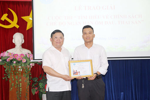 Trao giải Cuộc thi “Tìm hiểu về chính sách, chế độ ngắn hạn ốm đau, thai sản”