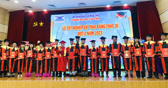 Thêm 64 cán bộ huyện Tri Tôn được nhận bằng thạc sĩ