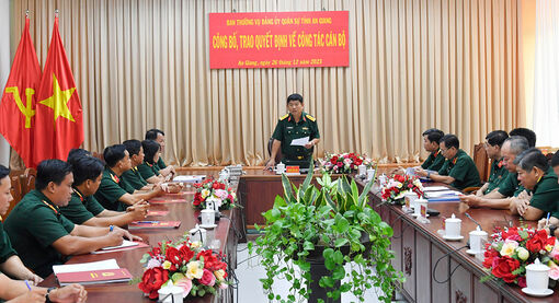 Đảng ủy Quân sự tỉnh An Giang trao quyết định cán bộ