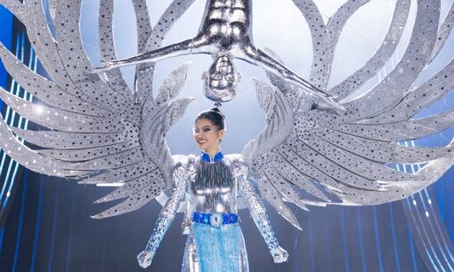 Thí sinh Hoa hậu Hoàn vũ trình diễn trang phục mang tên 'Quốc Cơ – Quốc Nghiệp'