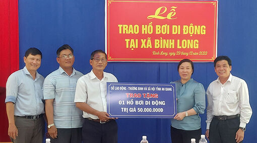 An Giang trao 10 hồ bơi di động cho các địa bàn có nguy cơ cao tai nạn đuối nước ở trẻ em