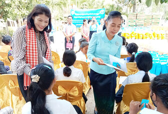 Hội Liên hiệp Phụ nữ Việt Nam tỉnh An Giang tổ chức các hoạt động an sinh xã hội tại 2 tỉnh Kandal và Takeo