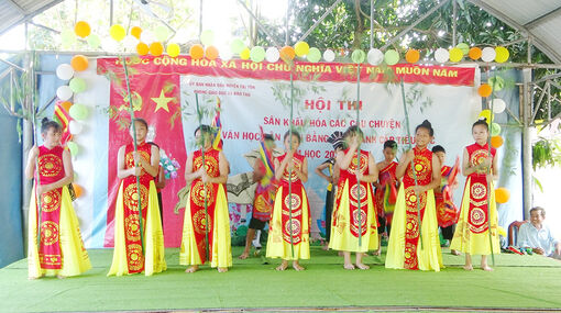 Học sinh tiểu học huyện Tri Tôn sân khấu hóa chuyện văn học dân gian bằng tiếng Anh