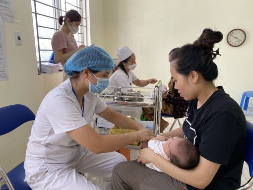 Nỗ lực đảm bảo vaccine phòng bệnh cho trẻ trong năm tới