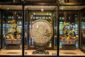 Cận cảnh những báu vật trong bảo tàng cung đình trăm tuổi ở cố đô Huế