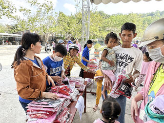 Ngày hội áo mới cho trẻ em Khmer huyện Tri Tôn