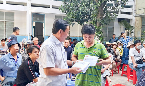 Lãnh đạo tỉnh An Giang và TP. Châu Đốc thăm hỏi, trao hỗ trợ 110 tiểu thương trong vụ cháy chợ Châu Long