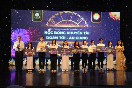 Trao Học bổng Khuyến tài Doãn Tới An Giang năm học 2023 – 2024