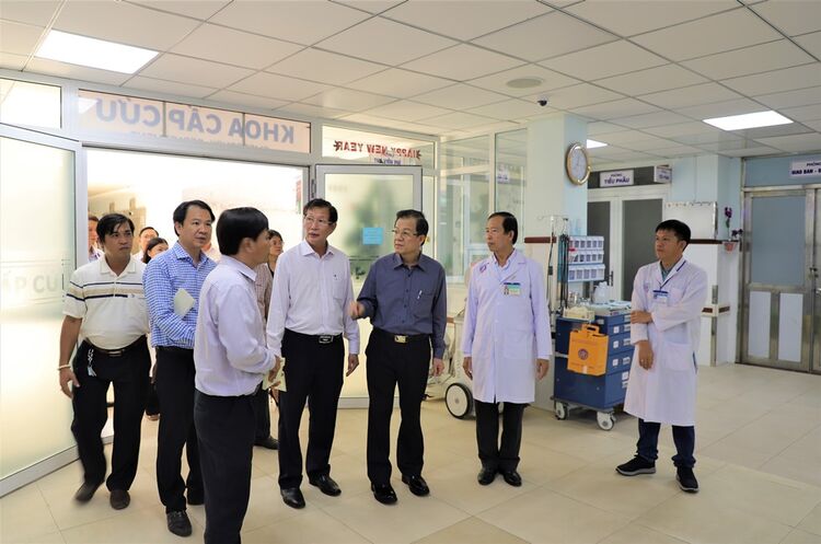 Bí thư Tỉnh ủy An Giang Lê Hồng Quang thăm, làm việc với Bệnh viện Đa khoa Khu vực tỉnh