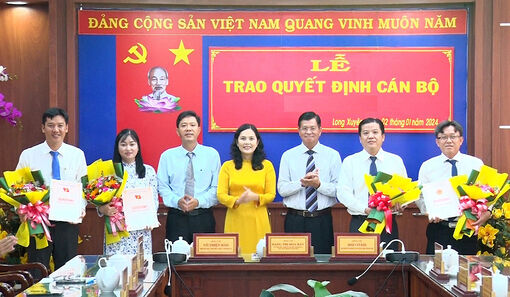 Thành ủy, UBND TP. Long Xuyên điều động, bổ nhiệm cán bộ