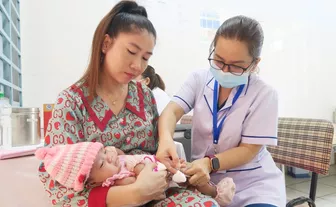 Bộ Y tế giám sát công tác tiêm chủng vaccine 5 trong 1 tại Tuyên Quang
